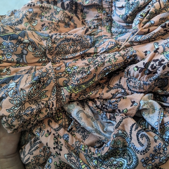 NWT long dress a bit high and low peach color with a print size XS side zipper - Picture 8 of 8